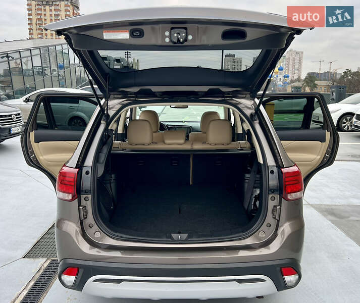 Внедорожник / Кроссовер Mitsubishi Outlander 2018 в Киеве