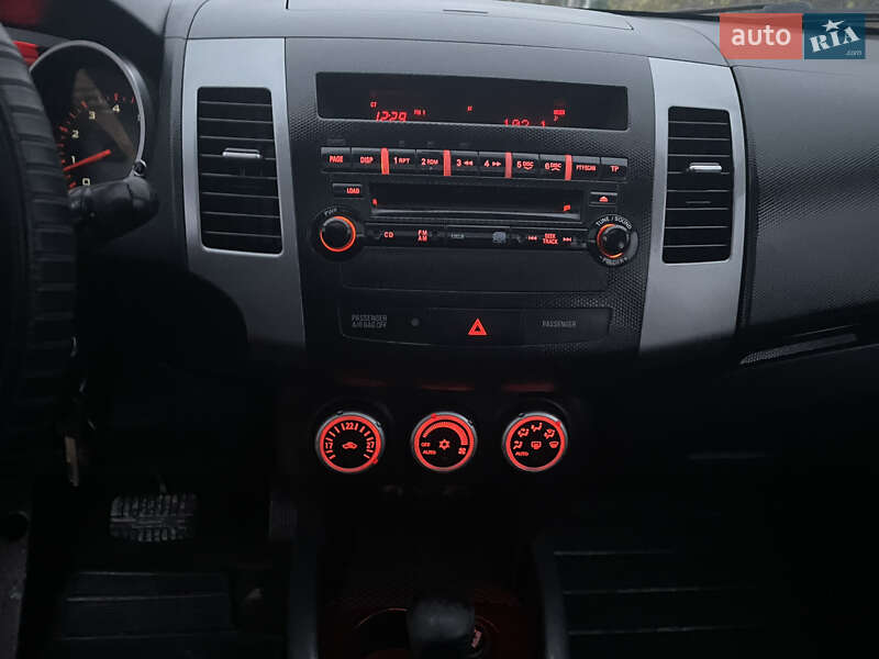 Внедорожник / Кроссовер Mitsubishi Outlander 2007 в Николаеве