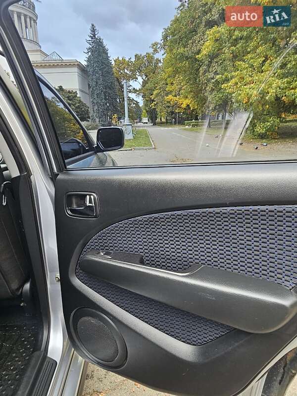 Позашляховик / Кросовер Mitsubishi Outlander 2008 в Києві