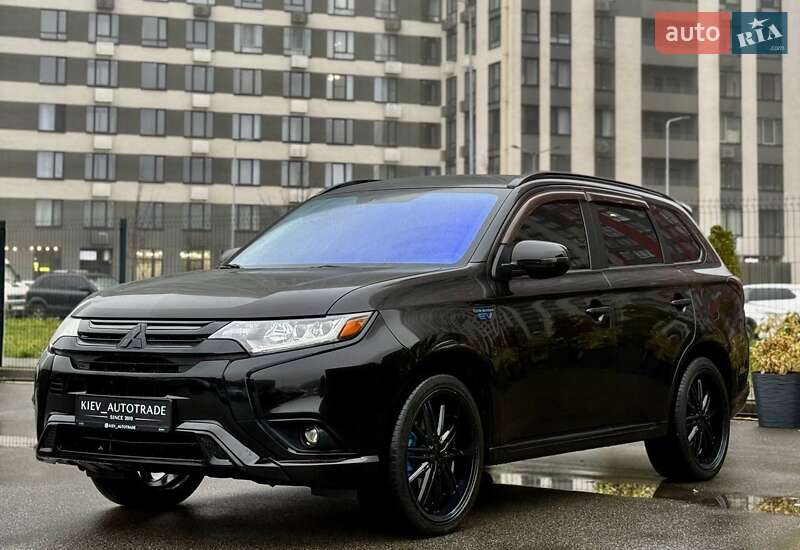 Внедорожник / Кроссовер Mitsubishi Outlander 2018 в Киеве
