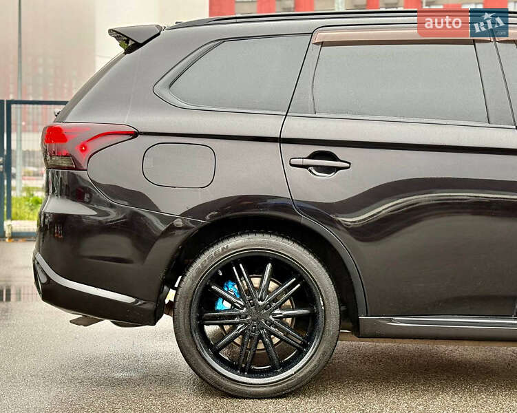 Внедорожник / Кроссовер Mitsubishi Outlander 2018 в Киеве