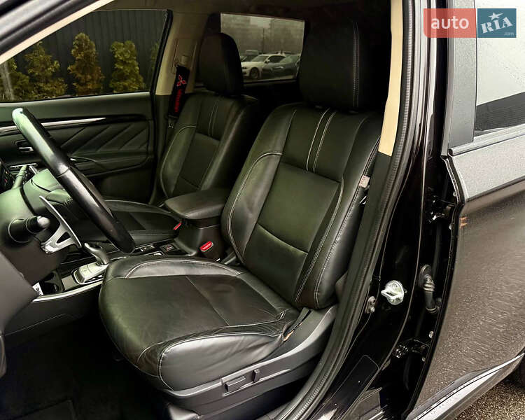 Внедорожник / Кроссовер Mitsubishi Outlander 2018 в Киеве