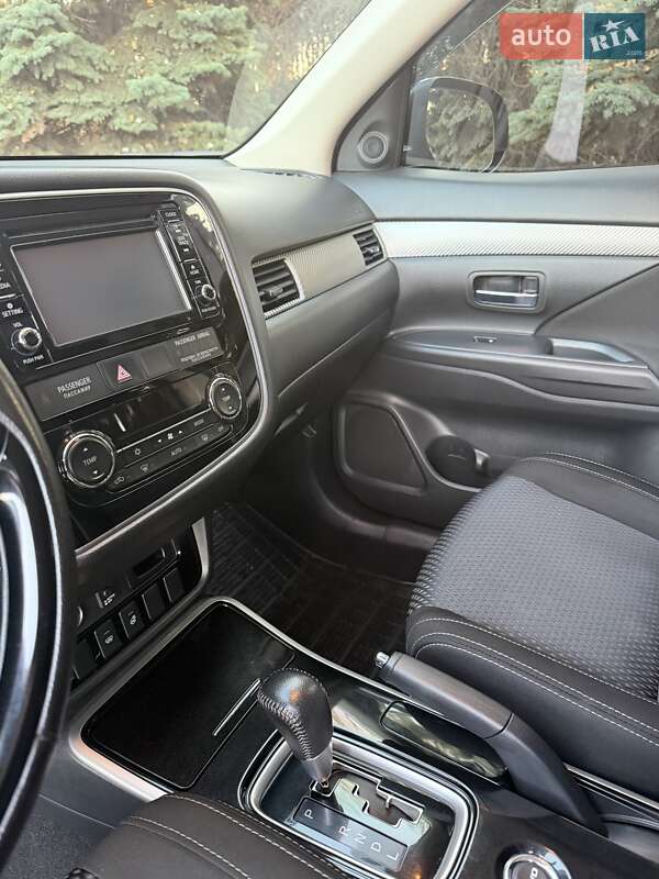 Позашляховик / Кросовер Mitsubishi Outlander 2018 в Дніпрі