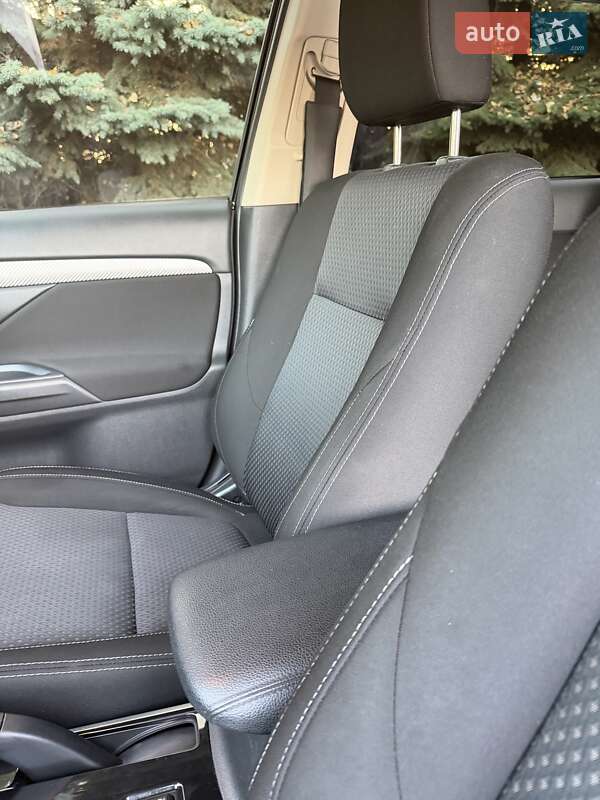 Позашляховик / Кросовер Mitsubishi Outlander 2018 в Дніпрі