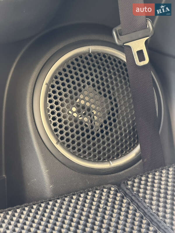 Позашляховик / Кросовер Mitsubishi Outlander 2018 в Новояворівську