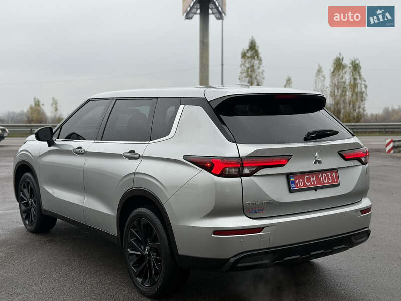Позашляховик / Кросовер Mitsubishi Outlander 2022 в Києві
