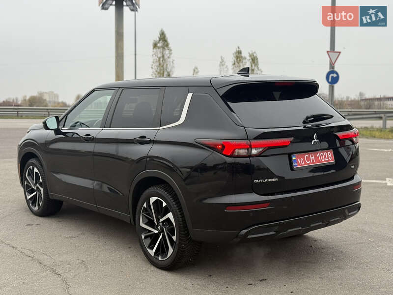 Внедорожник / Кроссовер Mitsubishi Outlander 2022 в Киеве