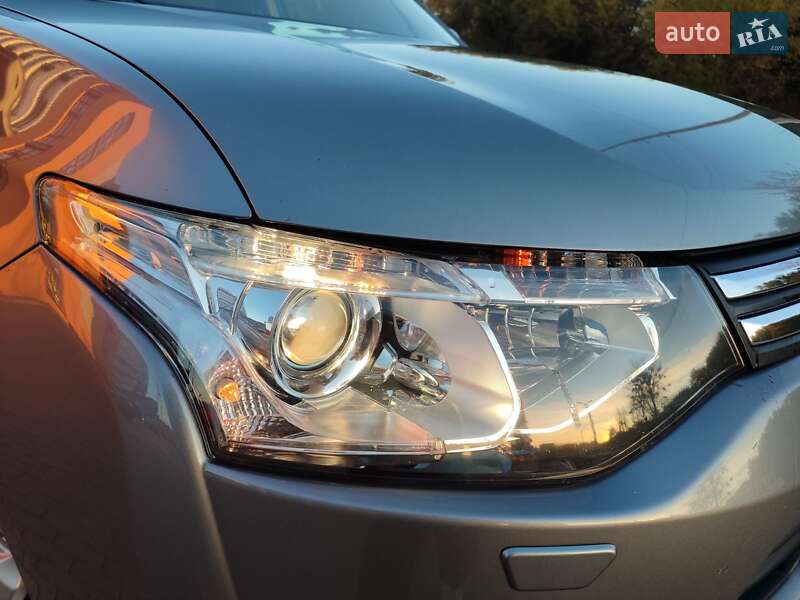 Внедорожник / Кроссовер Mitsubishi Outlander 2013 в Львове