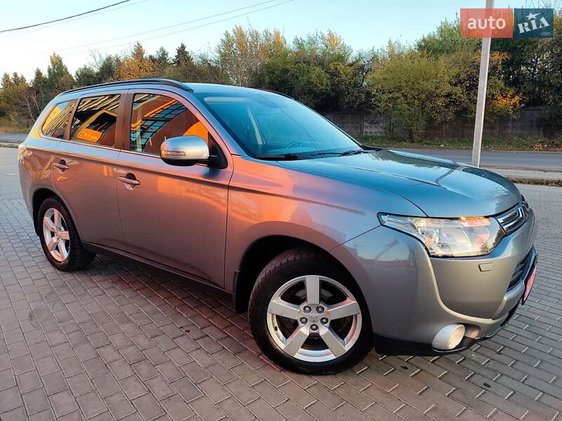 Внедорожник / Кроссовер Mitsubishi Outlander 2013 в Львове