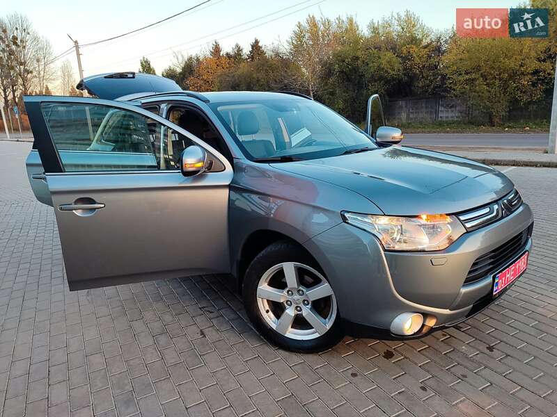 Внедорожник / Кроссовер Mitsubishi Outlander 2013 в Львове