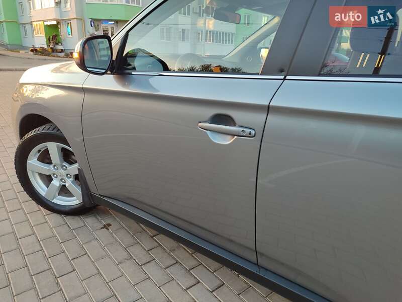 Внедорожник / Кроссовер Mitsubishi Outlander 2013 в Львове