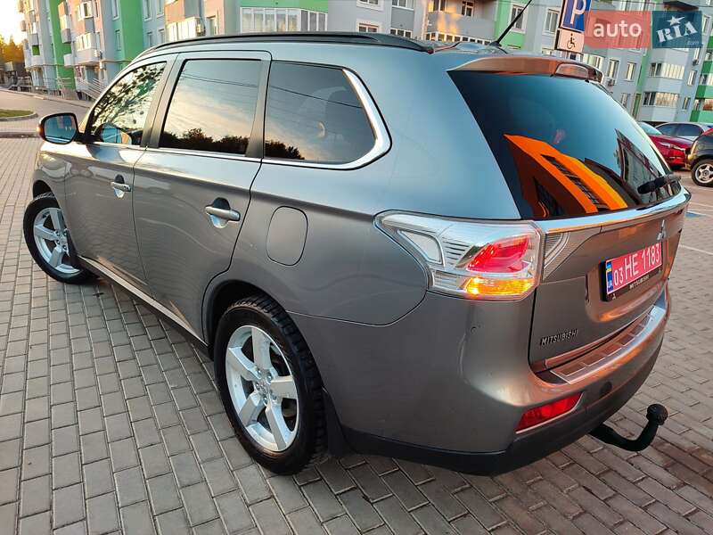 Внедорожник / Кроссовер Mitsubishi Outlander 2013 в Львове