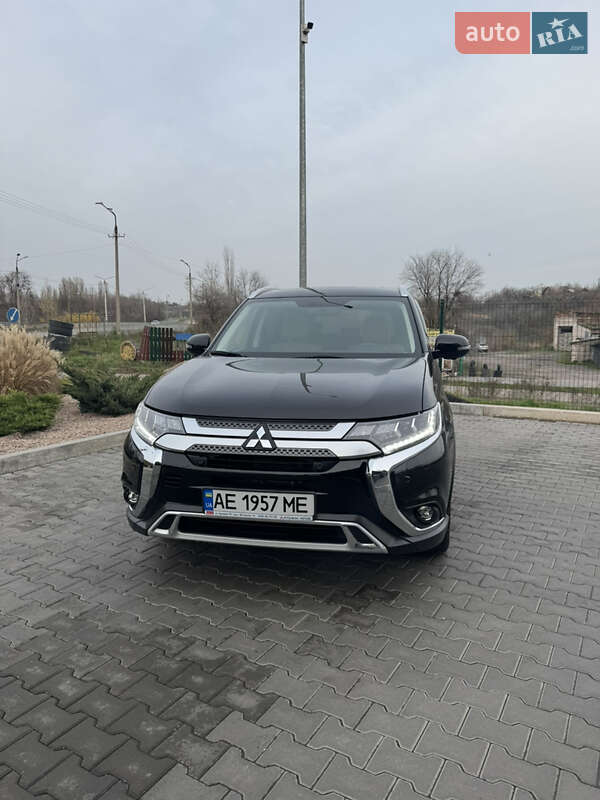 Внедорожник / Кроссовер Mitsubishi Outlander 2019 в Кривом Роге фото 2 Внедорожник / Кроссовер Mitsubishi Outlander 2019 в Кривом Роге