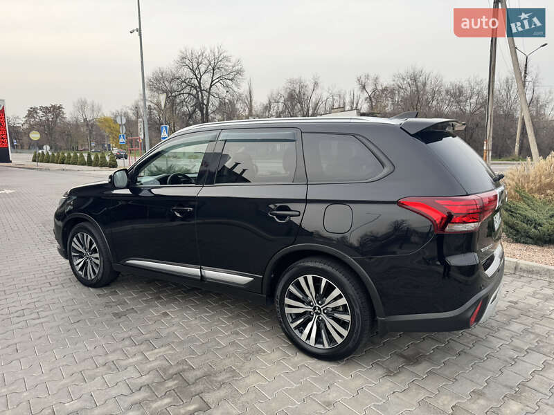 Внедорожник / Кроссовер Mitsubishi Outlander 2019 в Кривом Роге фото 4 Внедорожник / Кроссовер Mitsubishi Outlander 2019 в Кривом Роге