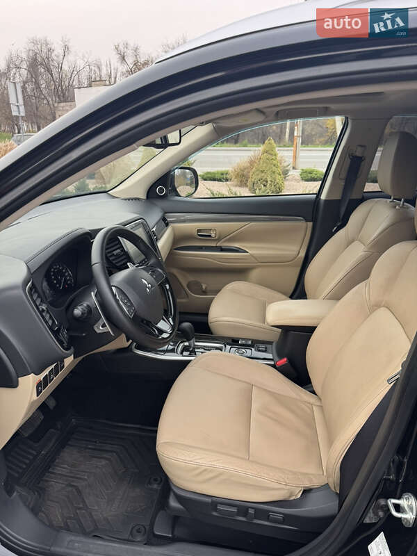Внедорожник / Кроссовер Mitsubishi Outlander 2019 в Кривом Роге фото 19 Внедорожник / Кроссовер Mitsubishi Outlander 2019 в Кривом Роге
