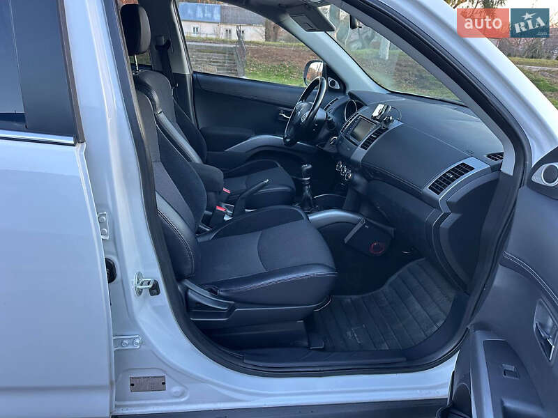 Внедорожник / Кроссовер Mitsubishi Outlander 2010 в Радивилове