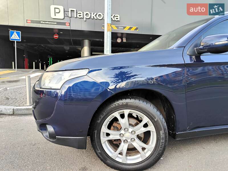 Внедорожник / Кроссовер Mitsubishi Outlander 2013 в Киеве