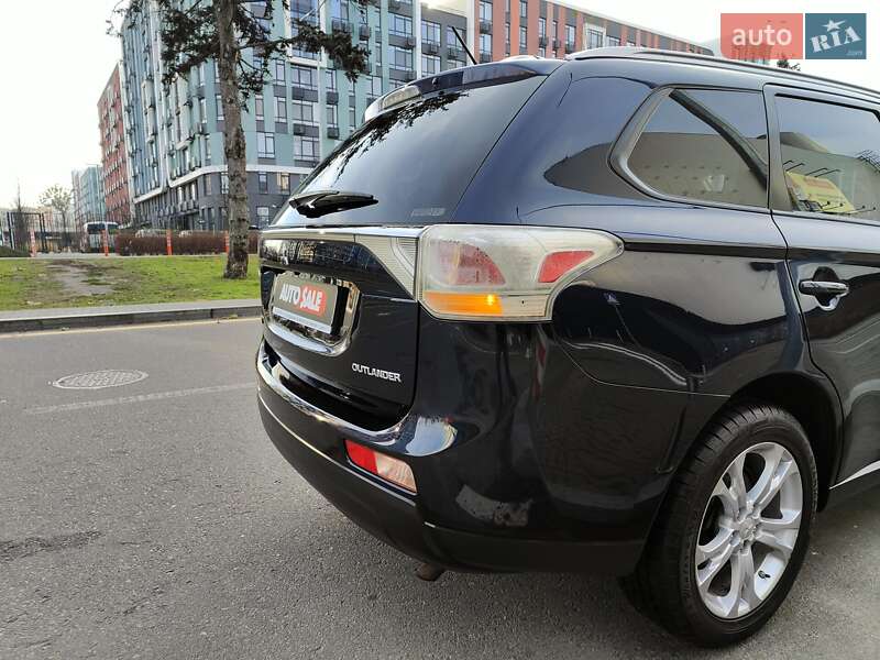 Внедорожник / Кроссовер Mitsubishi Outlander 2013 в Киеве