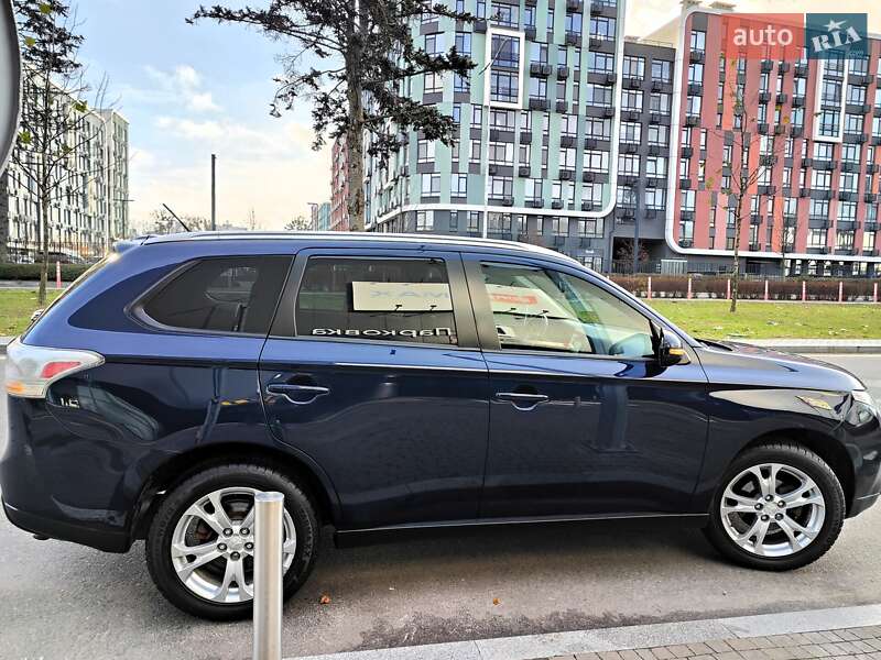 Внедорожник / Кроссовер Mitsubishi Outlander 2013 в Киеве