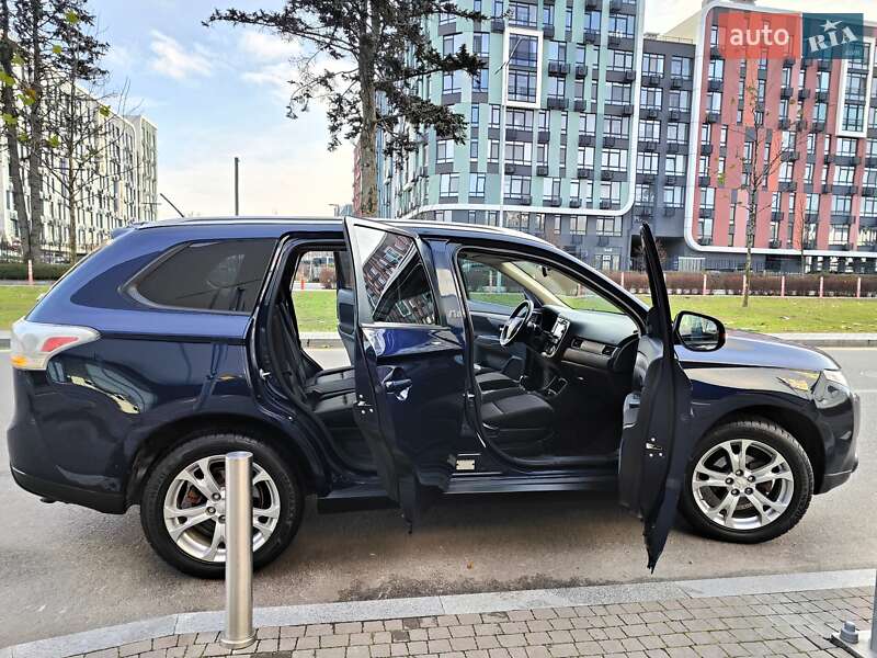 Внедорожник / Кроссовер Mitsubishi Outlander 2013 в Киеве
