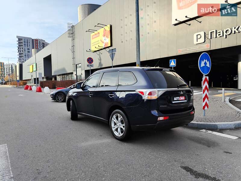 Внедорожник / Кроссовер Mitsubishi Outlander 2013 в Киеве