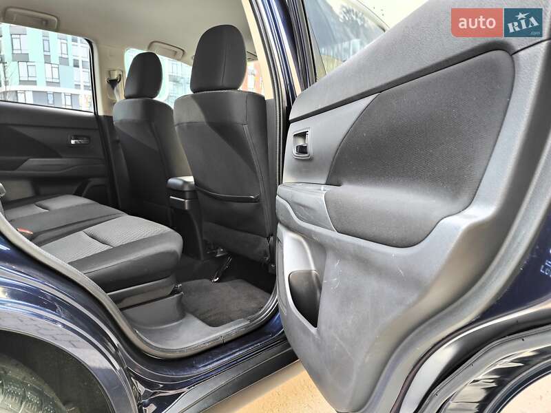 Внедорожник / Кроссовер Mitsubishi Outlander 2013 в Киеве