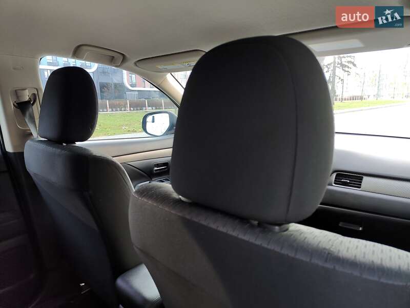 Внедорожник / Кроссовер Mitsubishi Outlander 2013 в Киеве