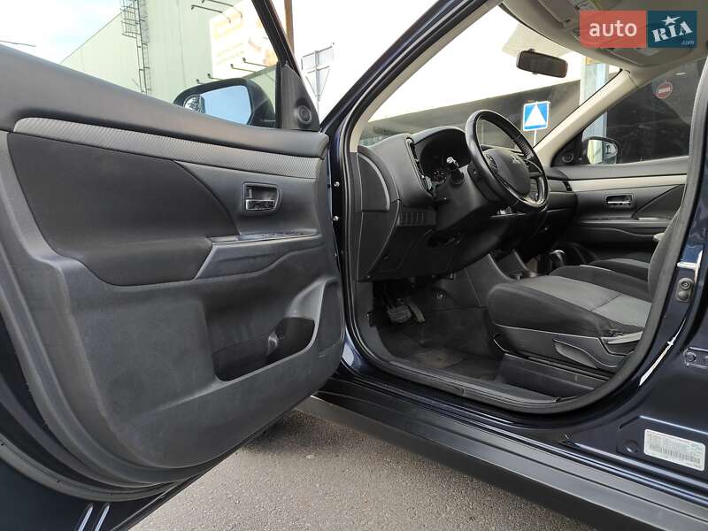 Внедорожник / Кроссовер Mitsubishi Outlander 2013 в Киеве
