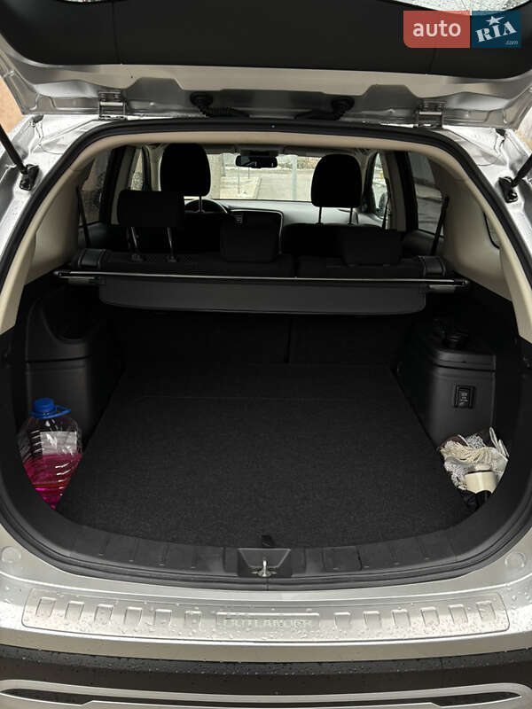 Внедорожник / Кроссовер Mitsubishi Outlander 2021 в Киеве