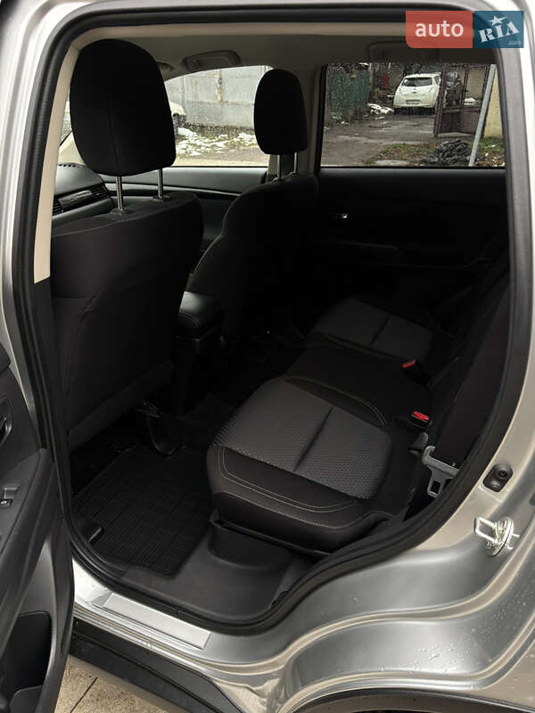 Внедорожник / Кроссовер Mitsubishi Outlander 2021 в Киеве