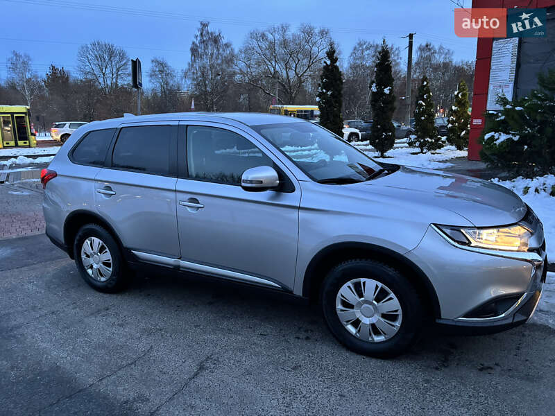 Внедорожник / Кроссовер Mitsubishi Outlander 2021 в Киеве