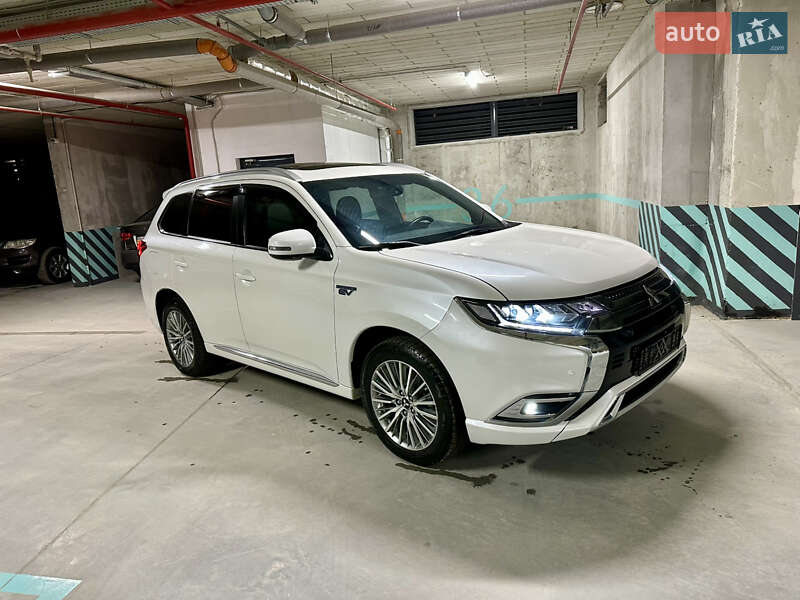 Внедорожник / Кроссовер Mitsubishi Outlander 2019 в Львове