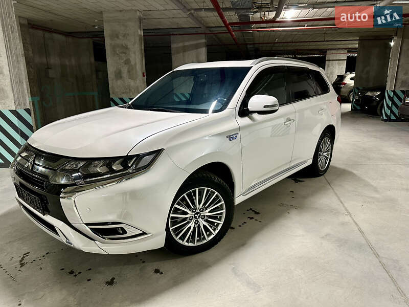 Внедорожник / Кроссовер Mitsubishi Outlander 2019 в Львове