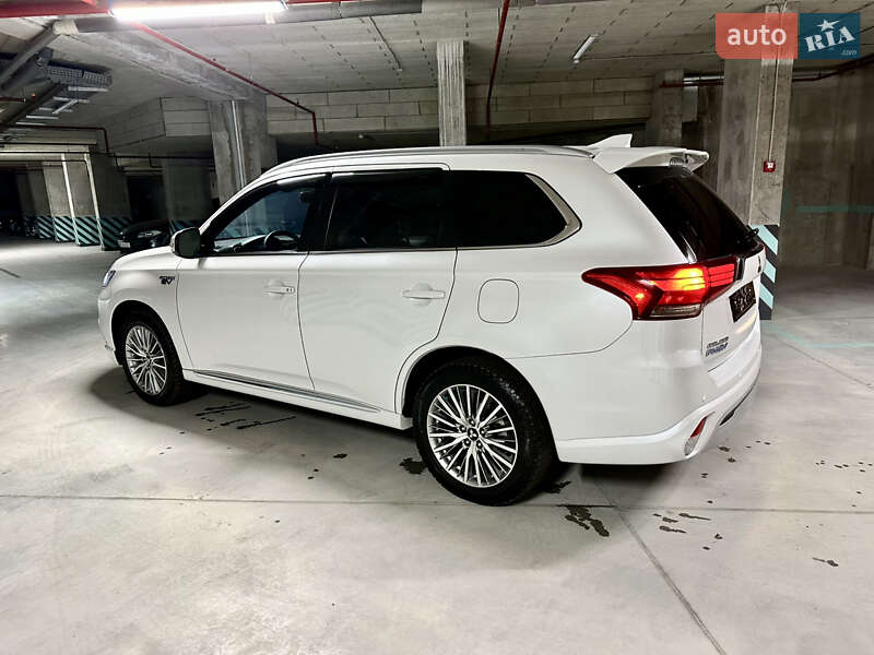 Внедорожник / Кроссовер Mitsubishi Outlander 2019 в Львове