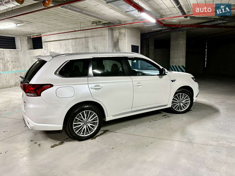 Внедорожник / Кроссовер Mitsubishi Outlander 2019 в Львове