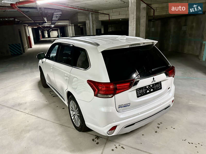 Внедорожник / Кроссовер Mitsubishi Outlander 2019 в Львове