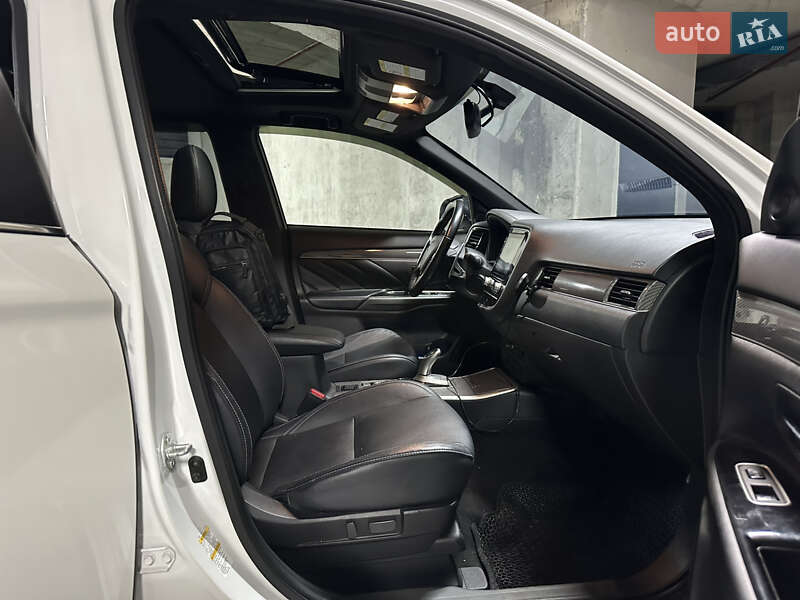 Внедорожник / Кроссовер Mitsubishi Outlander 2019 в Львове