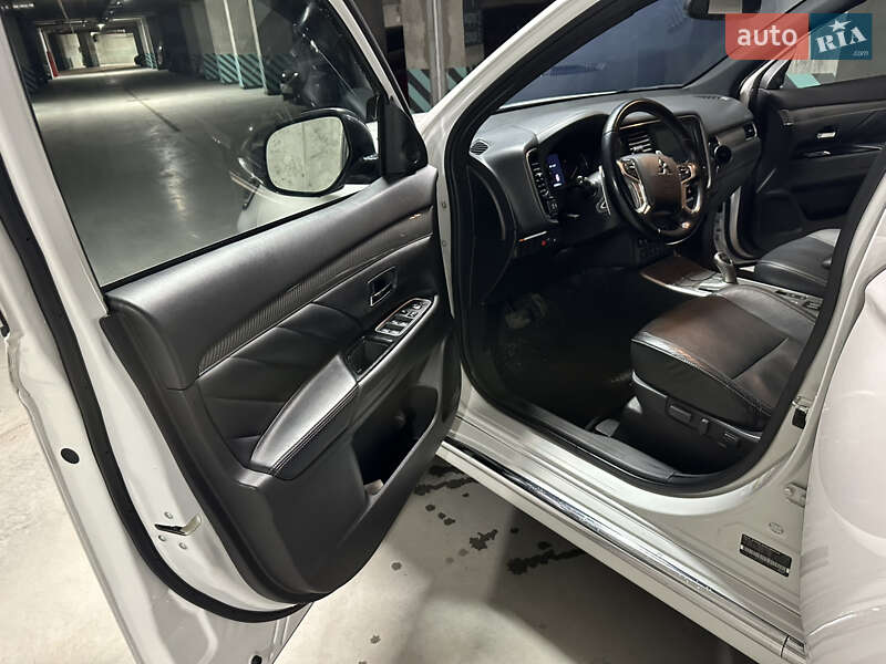 Внедорожник / Кроссовер Mitsubishi Outlander 2019 в Львове