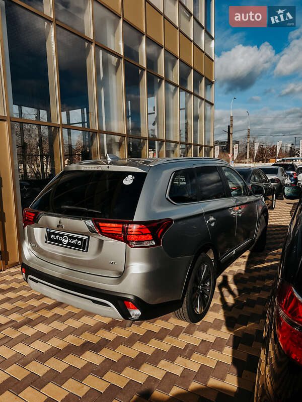Позашляховик / Кросовер Mitsubishi Outlander 2020 в Миколаєві