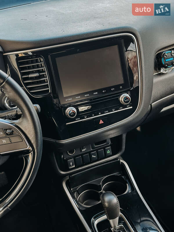 Позашляховик / Кросовер Mitsubishi Outlander 2020 в Миколаєві