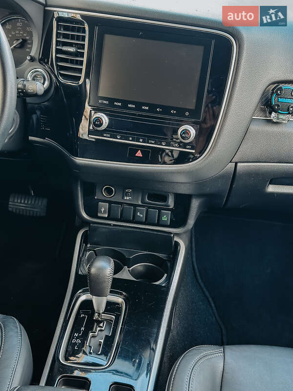 Позашляховик / Кросовер Mitsubishi Outlander 2020 в Миколаєві