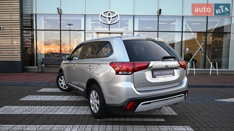 Позашляховик / Кросовер Mitsubishi Outlander 2019 в Києві