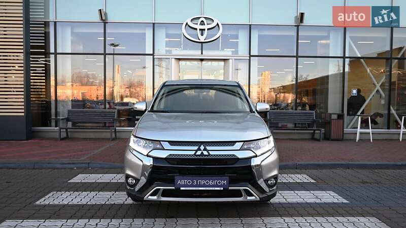 Позашляховик / Кросовер Mitsubishi Outlander 2019 в Києві