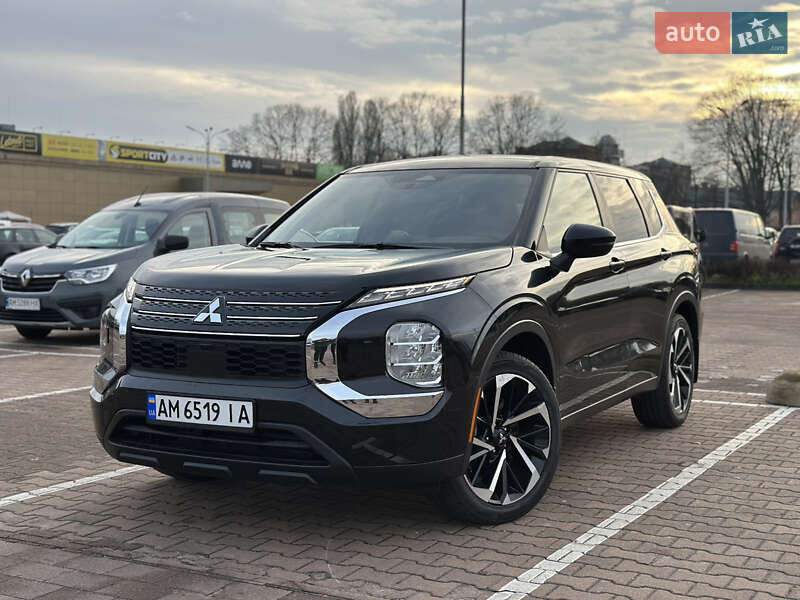 Внедорожник / Кроссовер Mitsubishi Outlander 2022 в Житомире