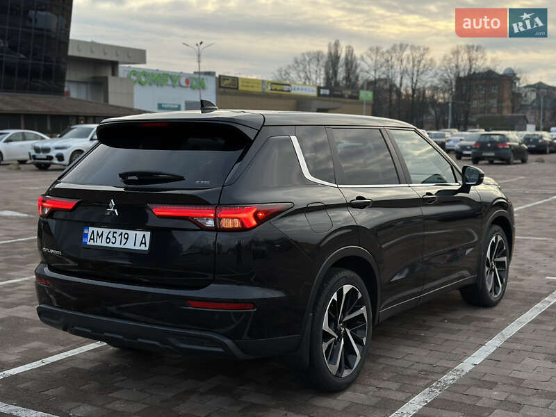 Внедорожник / Кроссовер Mitsubishi Outlander 2022 в Житомире