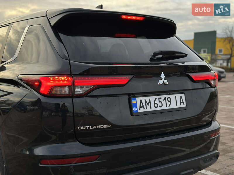 Внедорожник / Кроссовер Mitsubishi Outlander 2022 в Житомире