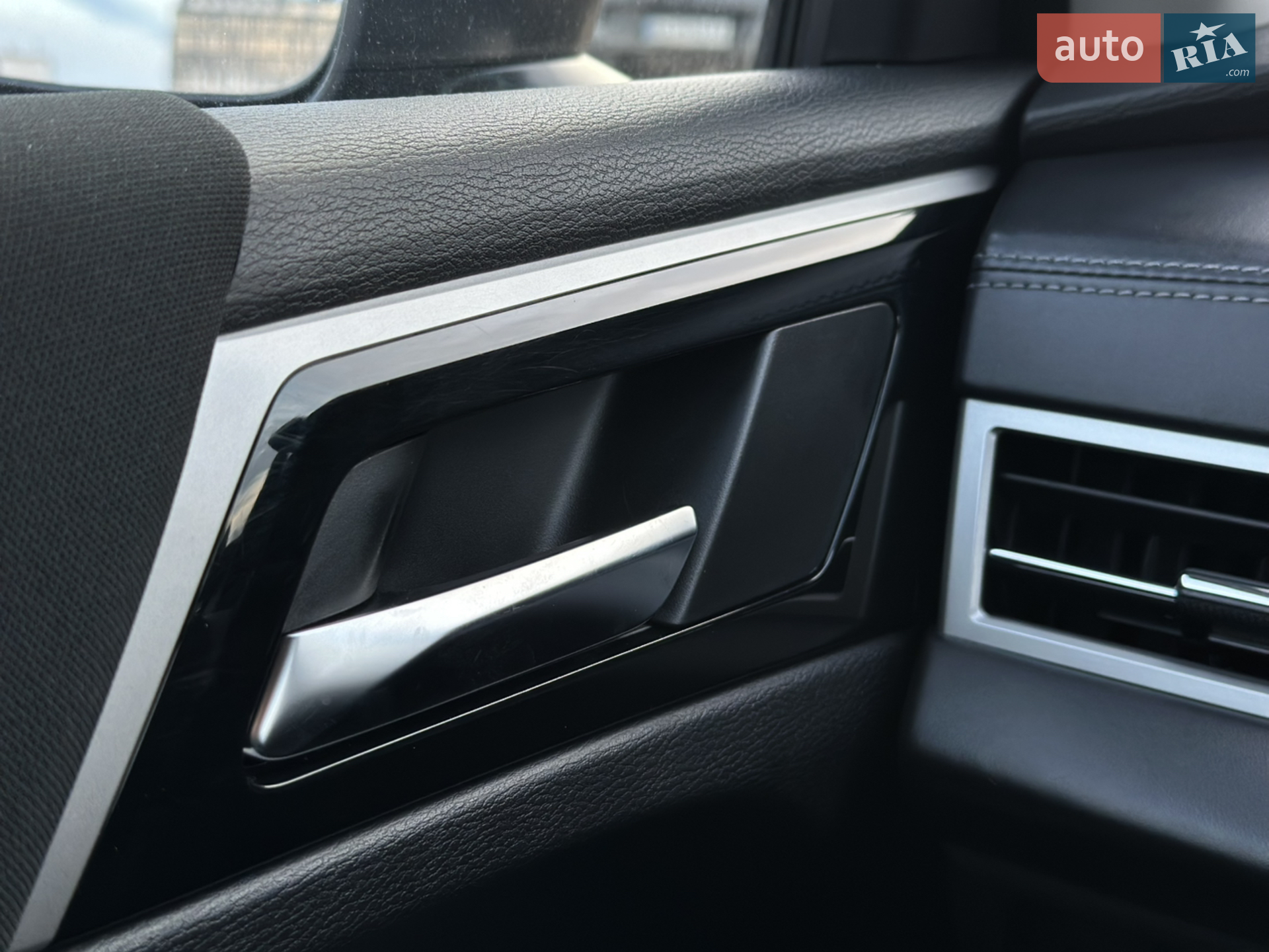 2022 Mitsubishi Outlander - мініатюра 30