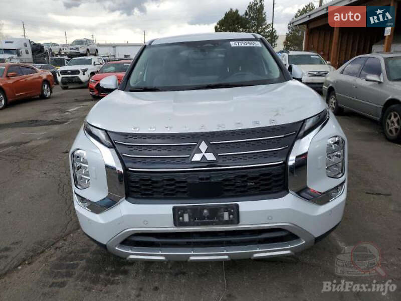 Позашляховик / Кросовер Mitsubishi Outlander 2023 в Львові