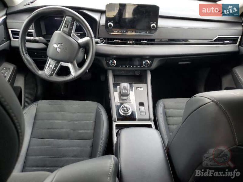 Позашляховик / Кросовер Mitsubishi Outlander 2023 в Львові