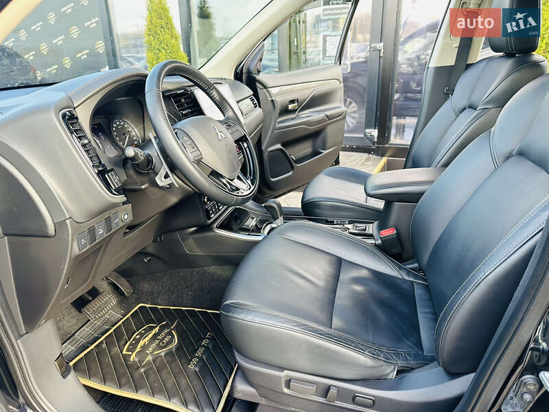 Внедорожник / Кроссовер Mitsubishi Outlander 2023 в Харькове